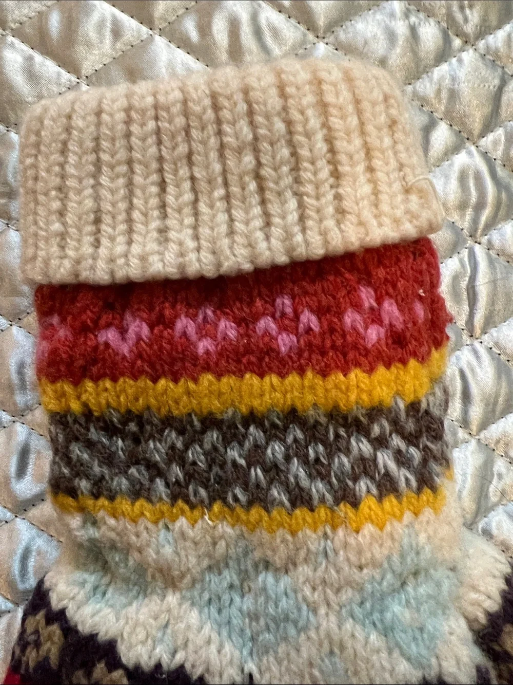 Women’s Multicolor Fair Isle Knit Gap Gloves with Beige Cuff